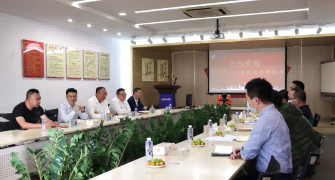 东莞市工信局与镇经发局领导莅临尊龙凯时电缆参观指导